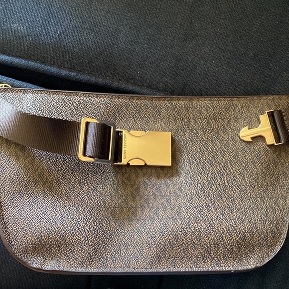 Michael Kors' belt bag in a contemporary logo-print design. - Picture 2 of 4